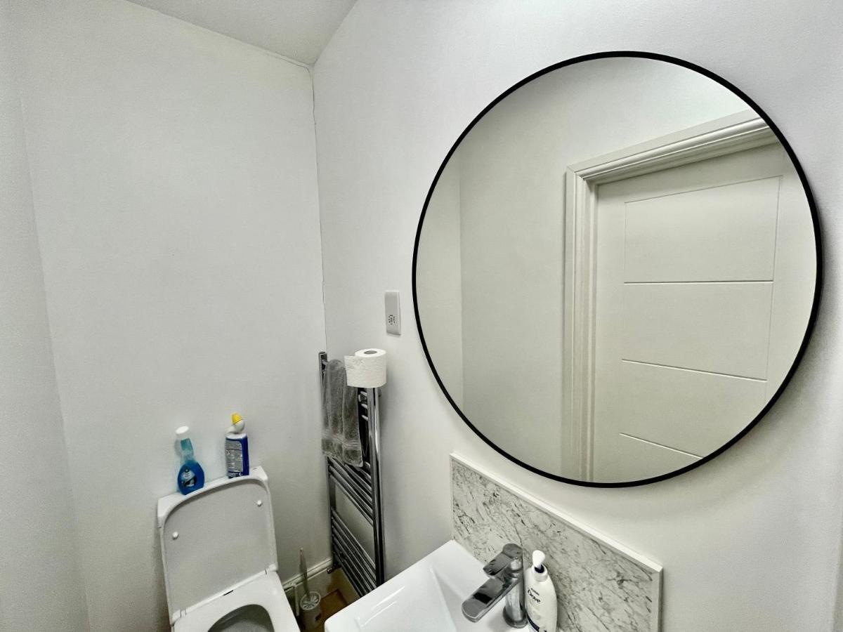 Lovely Self Contained Studio Now Available Londres Exterior foto