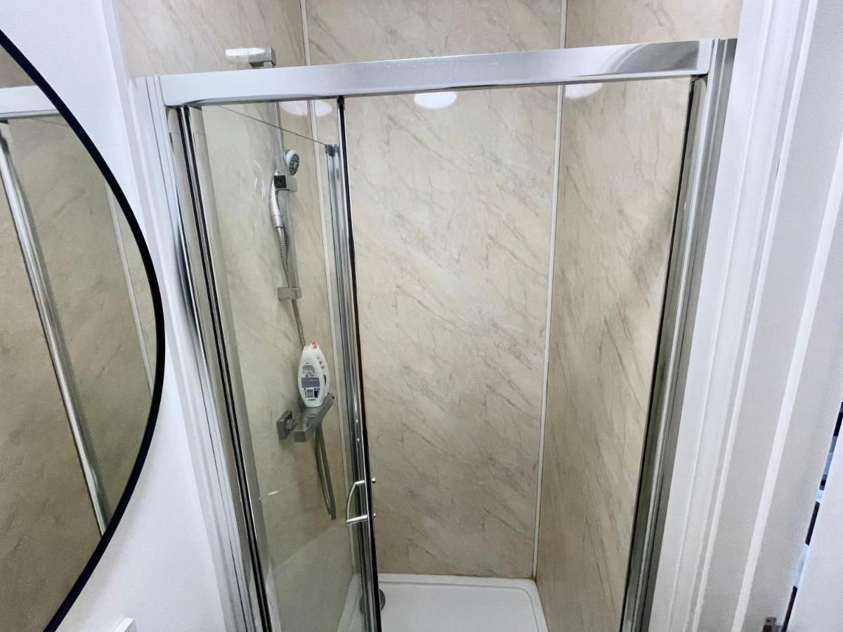Lovely Self Contained Studio Now Available Londres Exterior foto